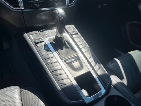 Used 2016 Porsche Macan Turbo AWD/4WD image 35