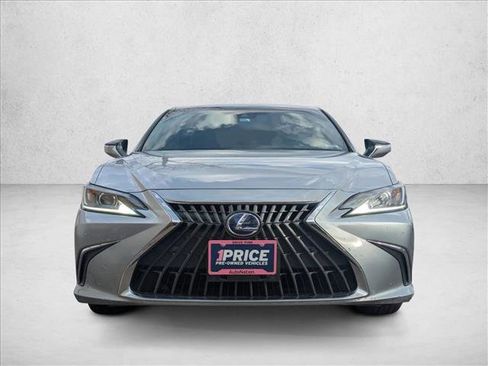 Used 2022 Lexus ES 300h w/ Premium Package image 2