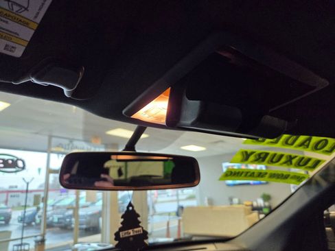 Used 2018 Ford Explorer XLT w/ Equipment Group 201A image 37