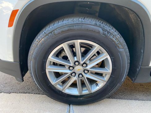 Used 2023 Chevrolet Traverse LT image 18