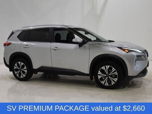 Used 2022 Nissan Rogue SV w/ SV Premium Package image 3