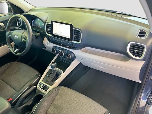 Used 2024 Hyundai Venue Limited FWD image 28