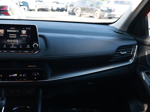 Used 2025 Nissan Rogue SV FWD image 28