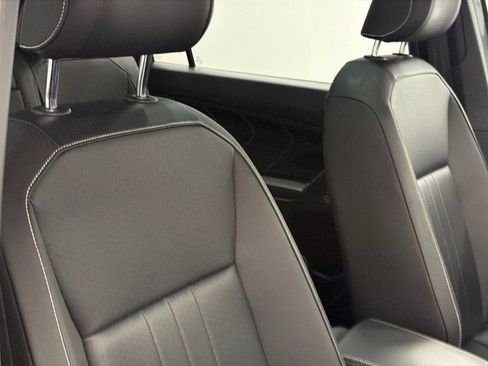 Used 2022 Volkswagen Tiguan SE R-Line FWD image 11