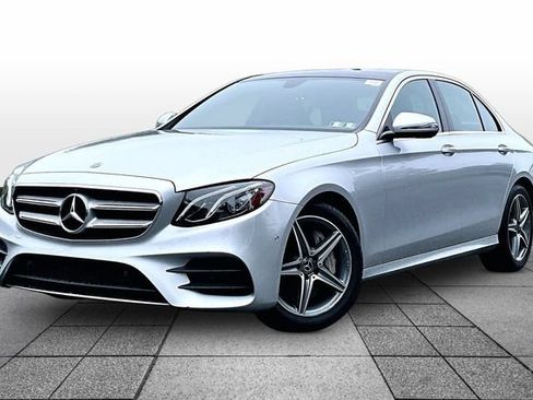 Certified 2019 Mercedes-Benz E 300 4MATIC image 4