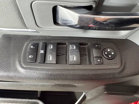 Used 2022 RAM 1500 Classic SLT RWD image 13