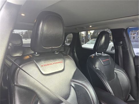 Used 2019 Jeep Cherokee Trailhawk image 24