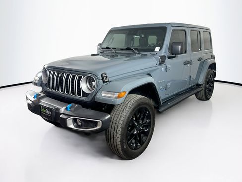 Used 2024 Jeep Wrangler Unlimited Sahara w/ Technology Group AWD/4WD image 3
