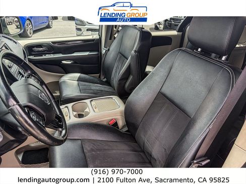Used 2019 Dodge Grand Caravan SXT FWD image 16