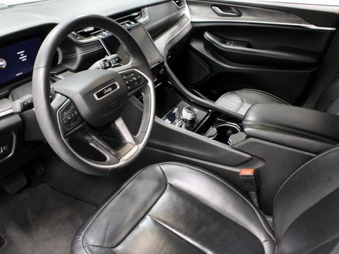 Used 2023 Jeep Grand Cherokee Limited w/ Black Appearance Package AWD/4WD image 22