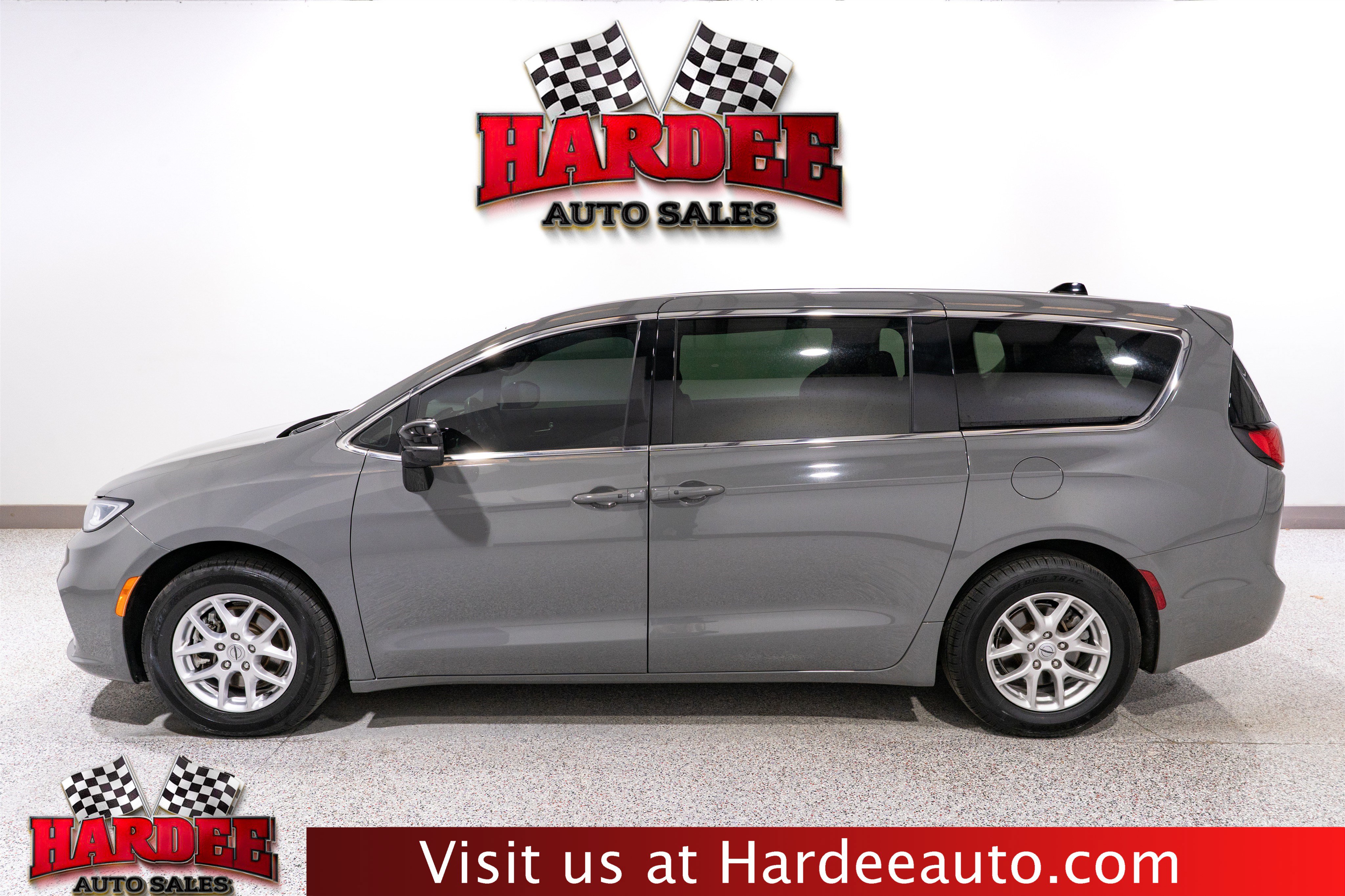 Used 2025 Chrysler Pacifica Select FWD 360° Tour