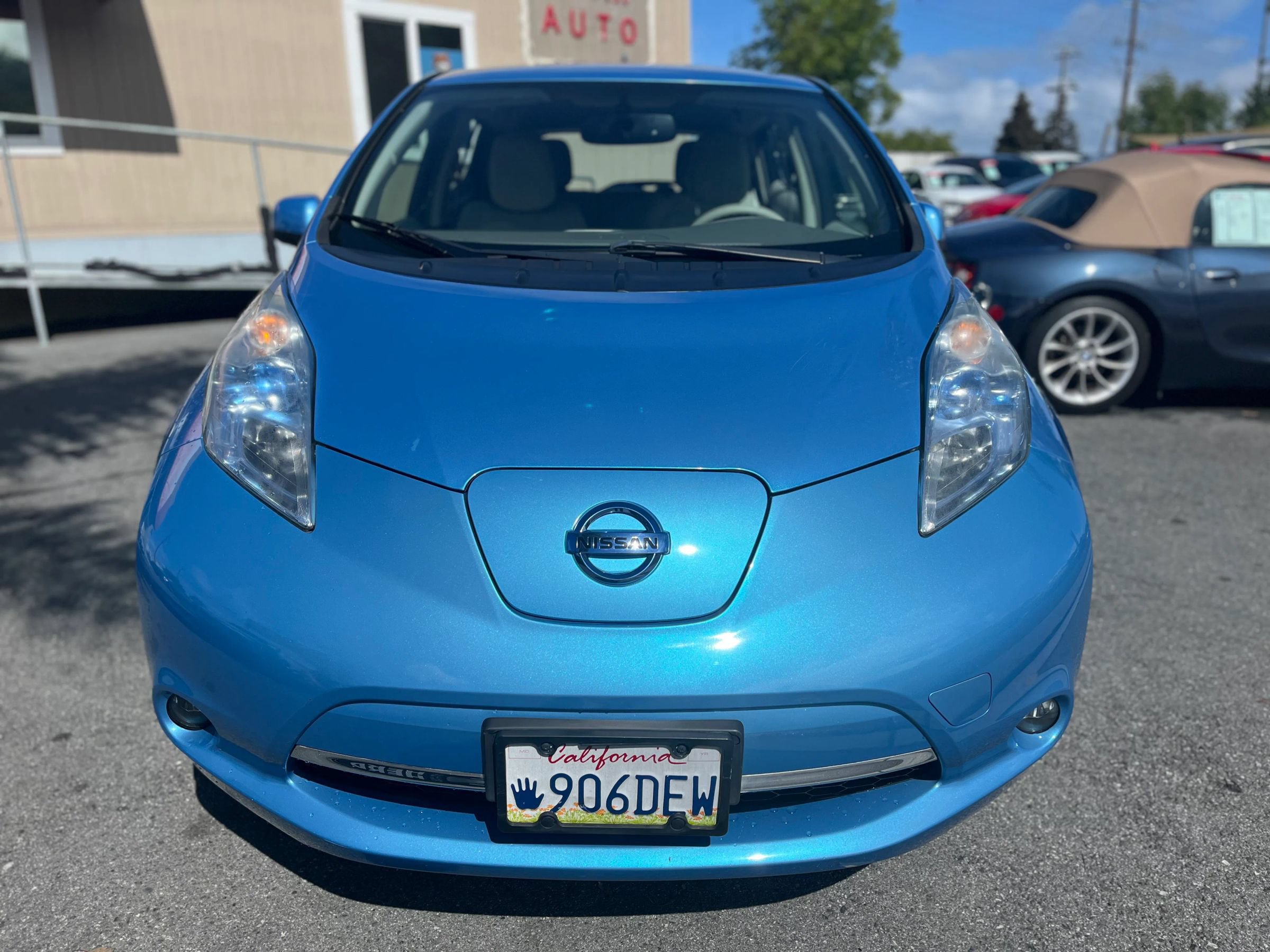 Used 2011 Nissan Leaf SL FWD image 2