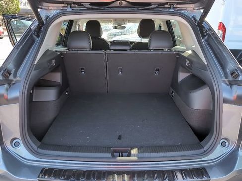 Used 2025 Volkswagen Tiguan SE image 25