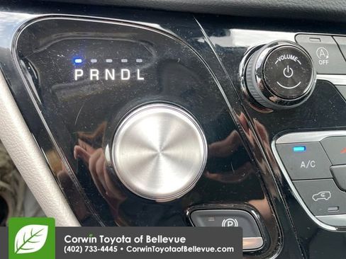 Used 2024 Chrysler Pacifica Touring-L FWD image 14