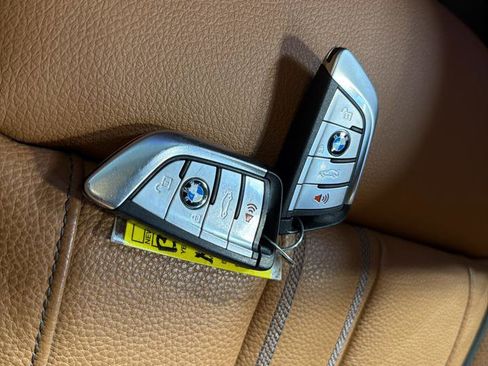 Used 2023 BMW M550i xDrive image 25