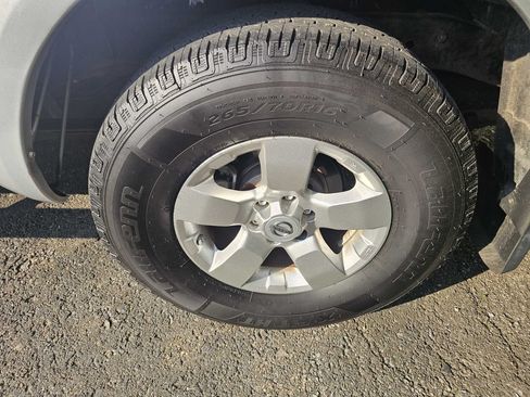 Used 2012 Nissan Frontier SL RWD image 8