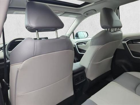 Used 2020 Toyota RAV4 Limited image 23