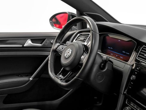 Used 2019 Volkswagen Golf R 4-Door image 12