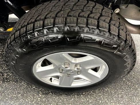 Used 2021 Jeep Gladiator Sport image 34