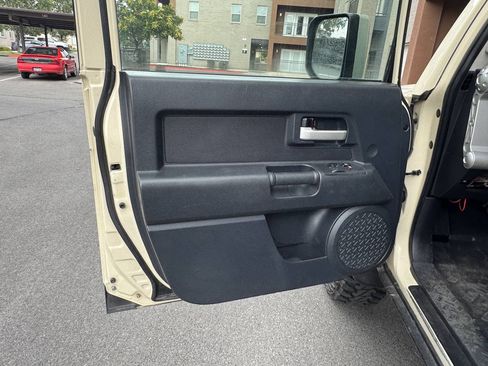 Used 2008 Toyota FJ Cruiser 4WD image 15
