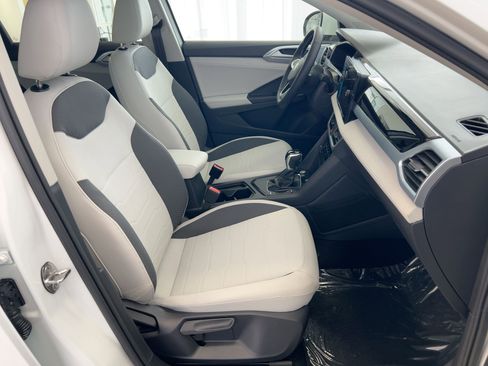 New 2026 Volkswagen Taos SE image 30