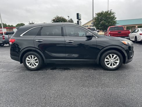 Used 2016 Kia Sorento FWD image 9