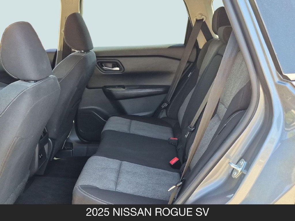 Used 2025 Nissan Rogue SV AWD/4WD image 16