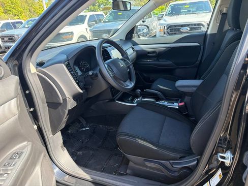 Used 2018 Mitsubishi Outlander ES AWD/4WD image 12