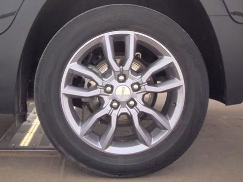 Used 2024 GMC Terrain SLT image 21