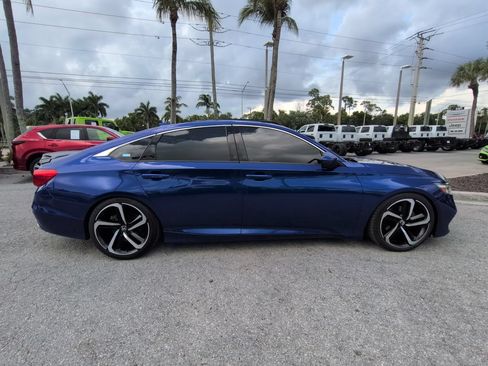Used 2018 Honda Accord Sport image 4