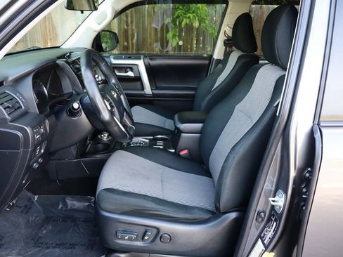 Used 2017 Toyota 4Runner SR5 AWD/4WD image 19