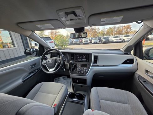 Used 2018 Toyota Sienna LE FWD image 10