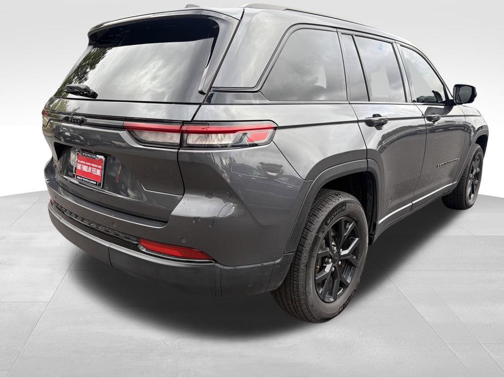 Used 2024 Jeep Grand Cherokee Altitude AWD/4WD image 7