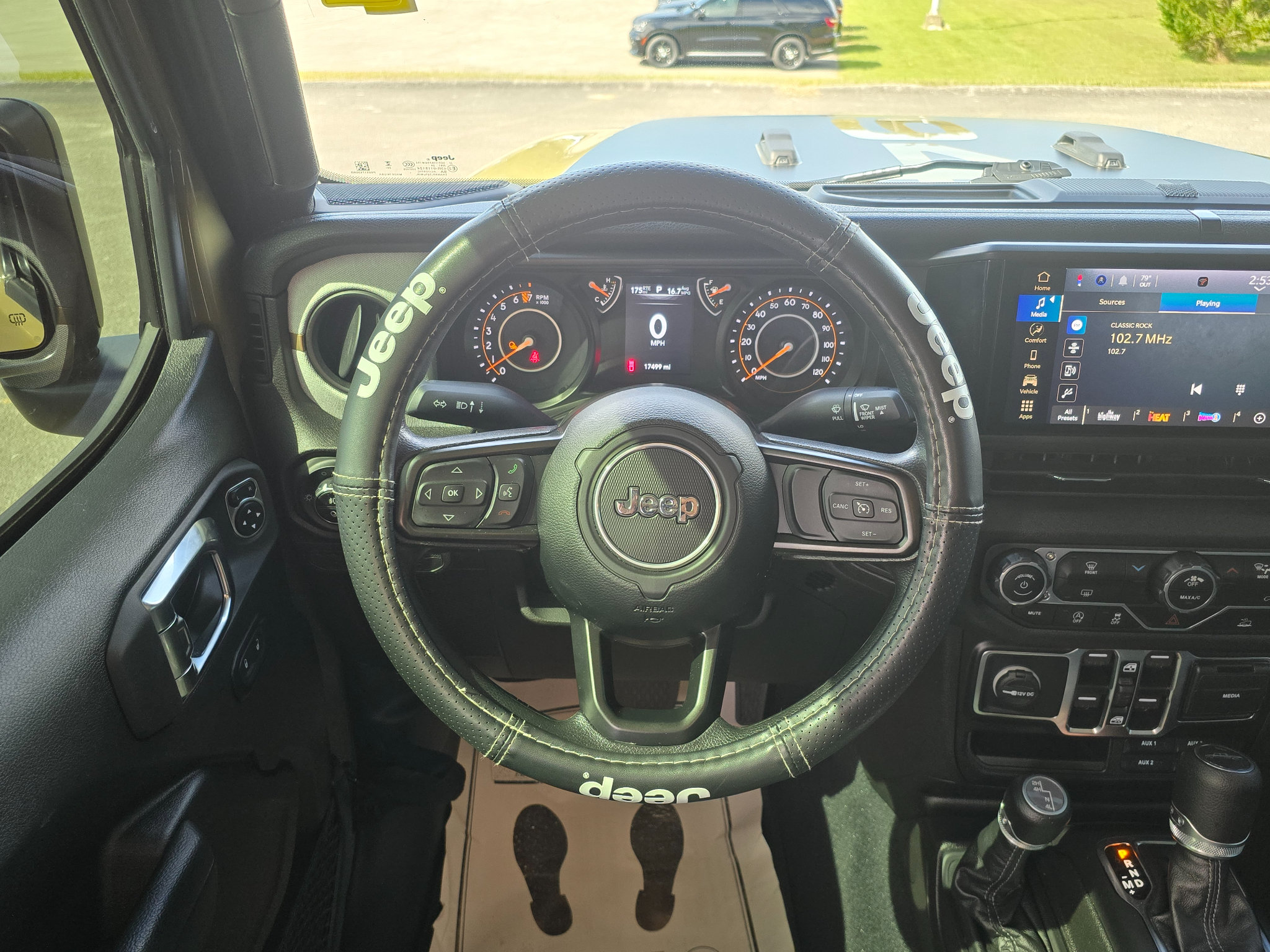 Used 2025 Jeep Gladiator Sport AWD/4WD image 16