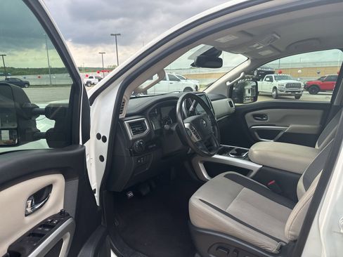 Used 2020 Nissan Titan SV w/ SV Convenience Package AWD/4WD image 12