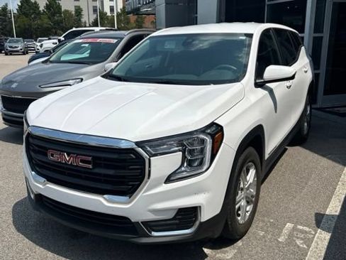 Used 2023 GMC Terrain SLE FWD image 1