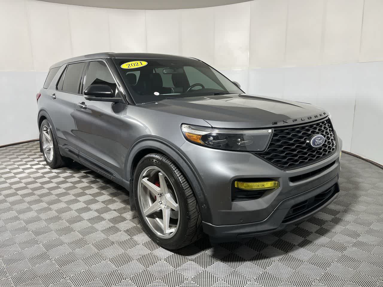 Used 2021 Ford Explorer ST w/ Equipment Group 401A AWD/4WD image 2