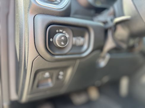 Used 2025 RAM 1500 Big Horn AWD/4WD image 39