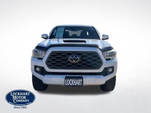 Used 2018 Toyota Tacoma TRD Sport w/ Technology Package image 2