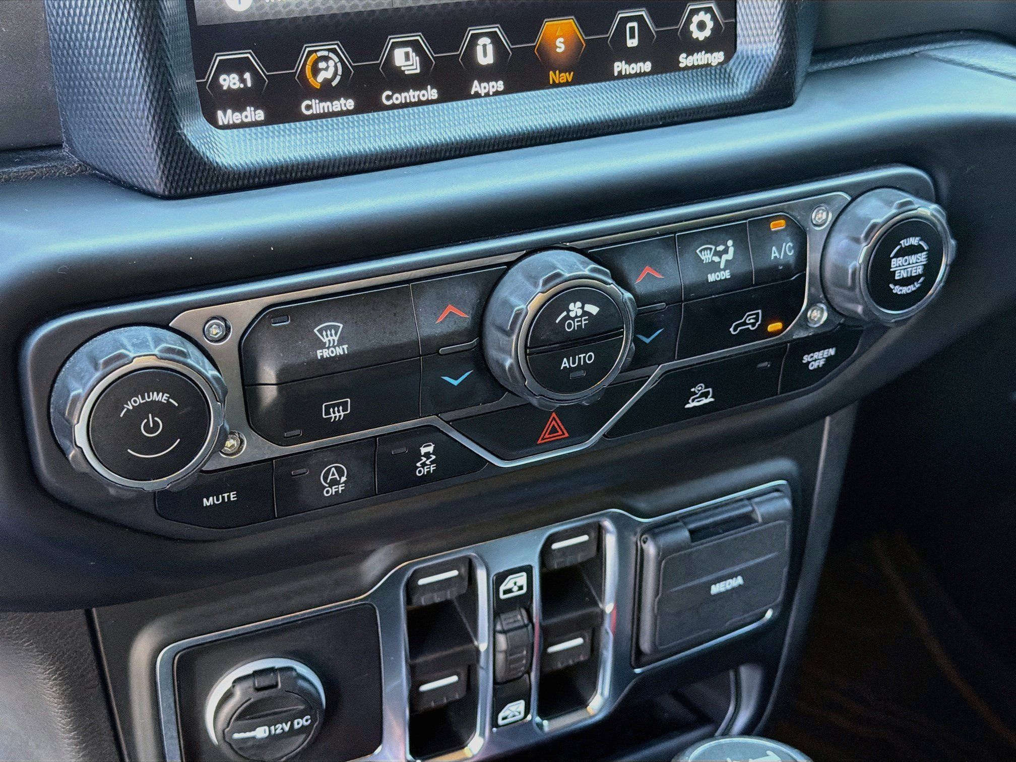 Used 2021 Jeep Wrangler Unlimited Sahara AWD/4WD image 13