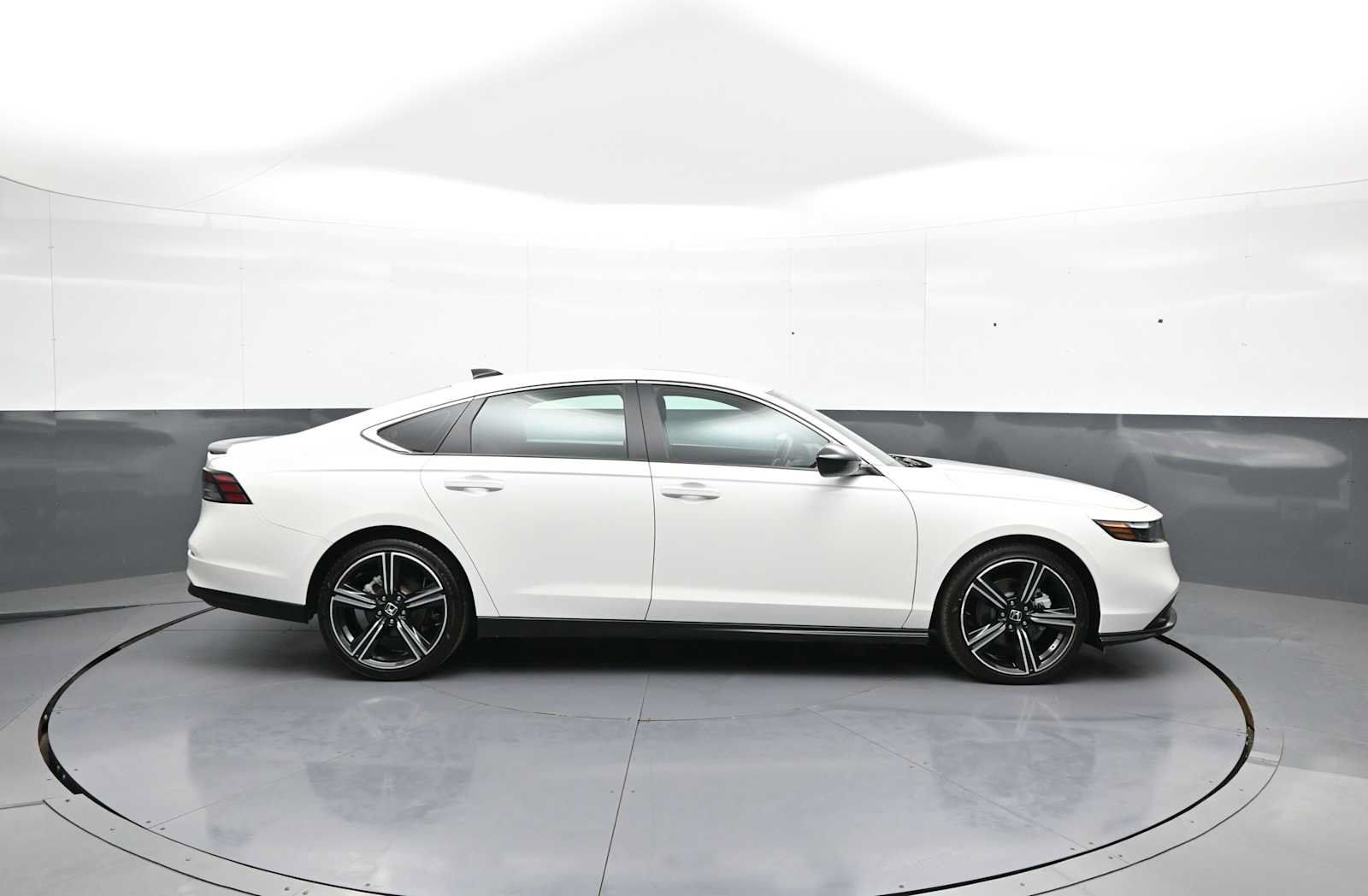 Used 2025 Honda Accord Sport image 5