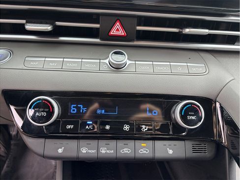 Used 2023 Hyundai Elantra SEL w/ Convenience Package image 28