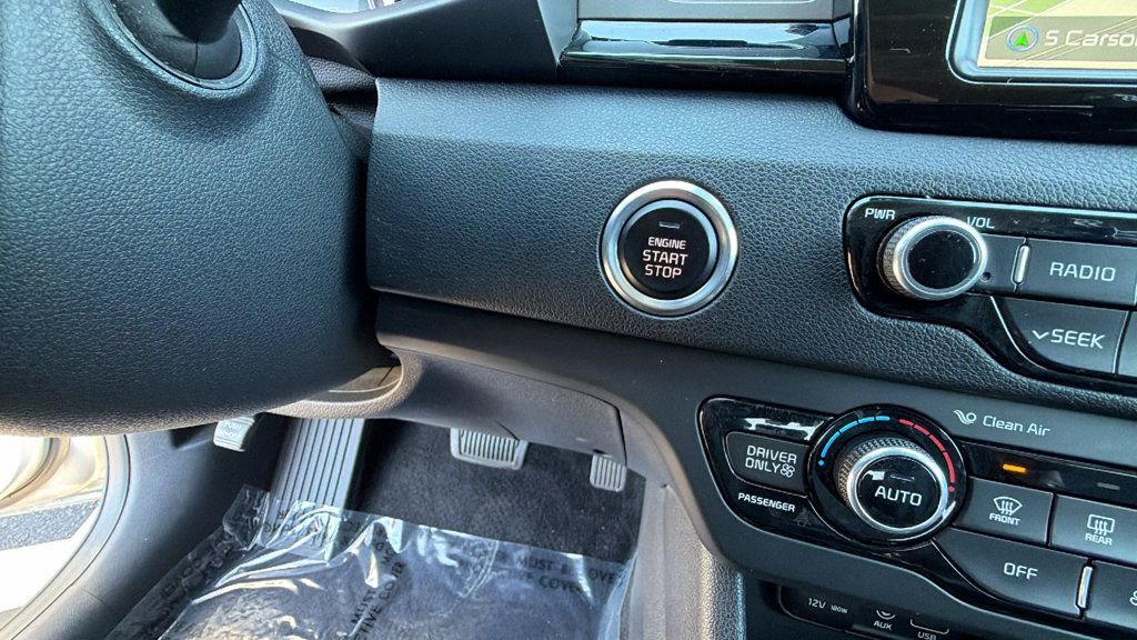 Used 2017 Kia Niro Touring w/ Advanced Technology Package FWD image 17