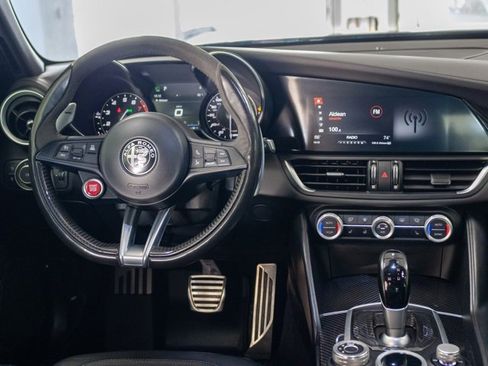 Used 2018 Alfa Romeo Giulia Quadrifoglio w/ Driver Assist Dynamic Package image 10