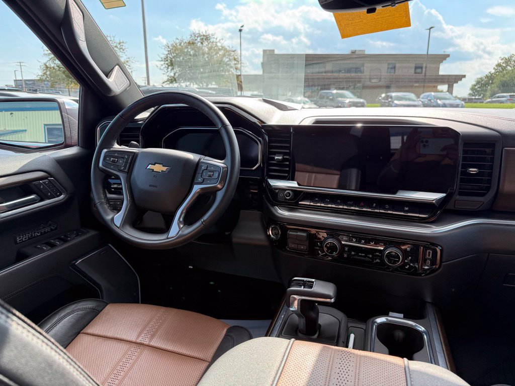 Used 2026 Chevrolet Silverado 1500 High Country w/ Technology Package AWD/4WD image 12