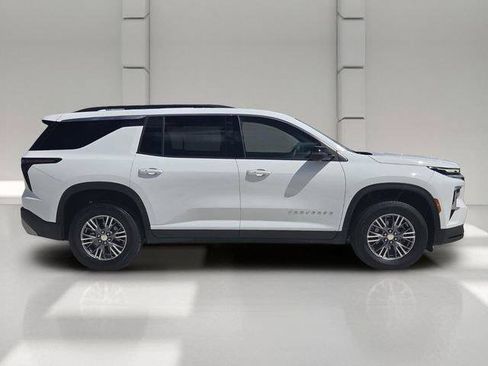Certified 2026 Chevrolet Traverse LT w/ Driver Confidence Package FWD image 6