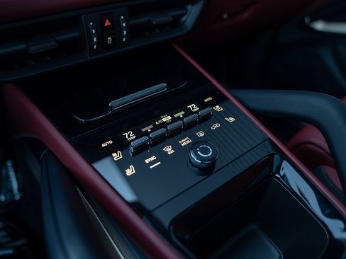 Certified 2025 Porsche Cayenne GTS AWD/4WD image 15