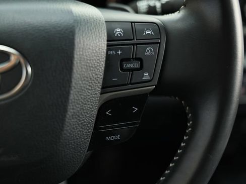 Used 2025 Toyota Camry SE FWD image 32