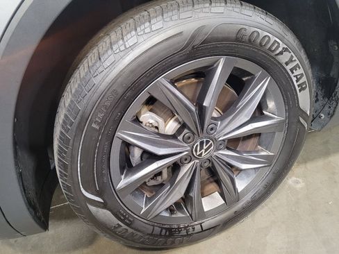 Used 2022 Volkswagen Tiguan SE FWD image 31