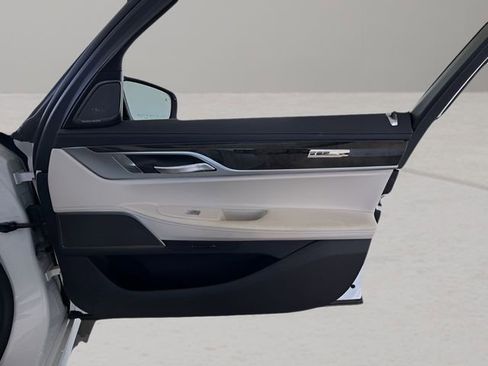 Used 2020 BMW 740i image 41